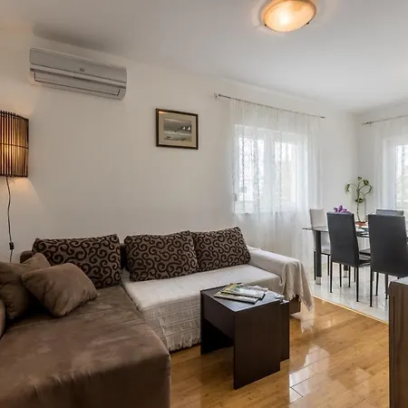 Zara With Free Parking Apartamento Dugopolje